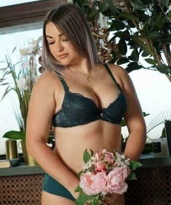 Живу в Москве, и готова приехать к тебе в любое удобное для тебя время. Я опытна и всегда стараюсь доставить максимум удовольствия своим клиентам. Позволь мне воплотить твои фантазии в реальность и погрузиться в мир страсти и безудержного веселья. Мои услуги включают классический секс, оральный секс, эротический массаж и многое другое. Посмотри мои фото и отзывы, и ты увидишь, что я настоящая профессионалка своего дела. Жду твоего звонка! 💋💦 967, 33 года